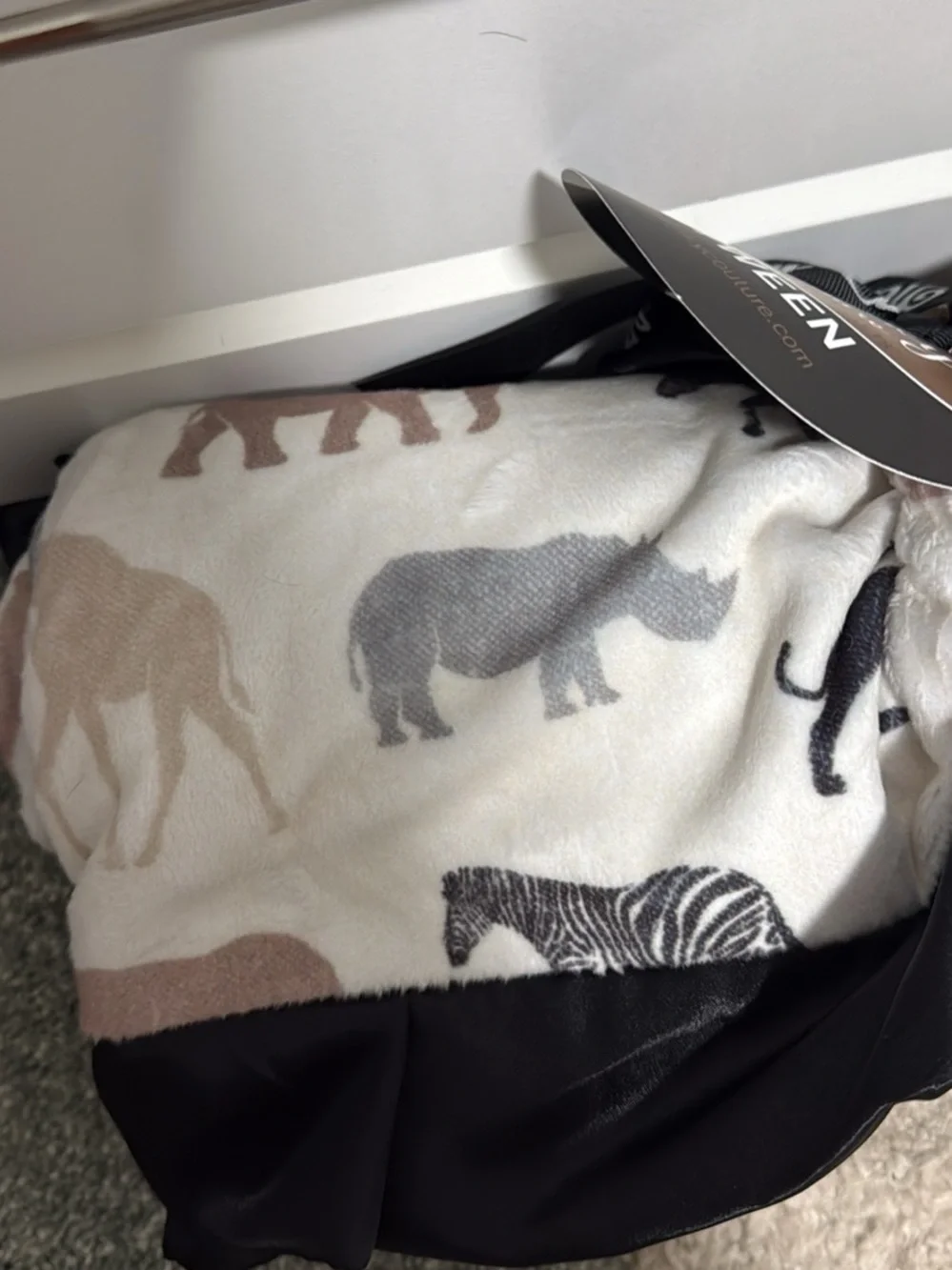 Tween Plush Throw Blanket - Beige/Black